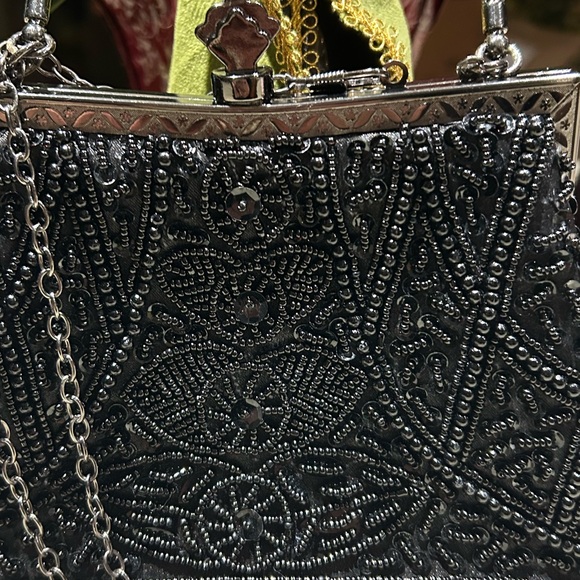 BEAUTIFUL VINTAGE Black beaded Evening bag- Metal Frame & Chain Strap - Picture 4 of 6